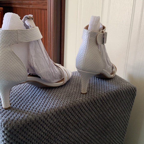 Sandals - Picture 3 of 3